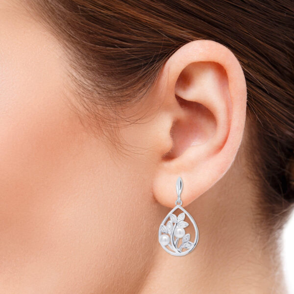 beat of love korvakorut hopea zirkoni helmi köynnös kukka