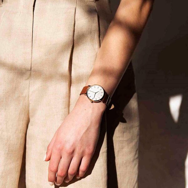 Rosefield West Village kullanvärinen kuori ja konjakinvärinen nahkaranneke-224997