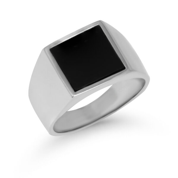 Hopeinen kantasormus onyx-kivellä