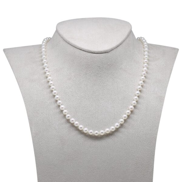 Valkoinen helminauha hopealukolla 3A 5mm 45cm