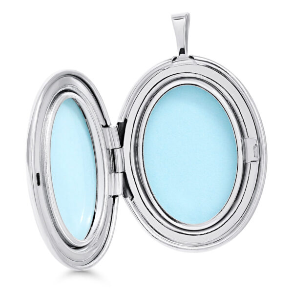 Ovaali medaljonki hopeaa - sisäpuoli auki